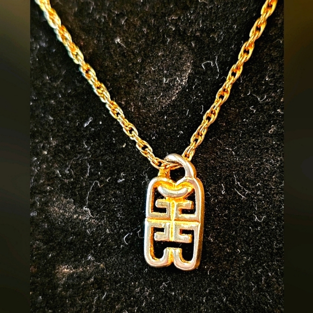✨️Givenchy 4G Logo Pendant Vintage Gold Tone Rope Chain Necklace✨️ - Picture 3 of 14